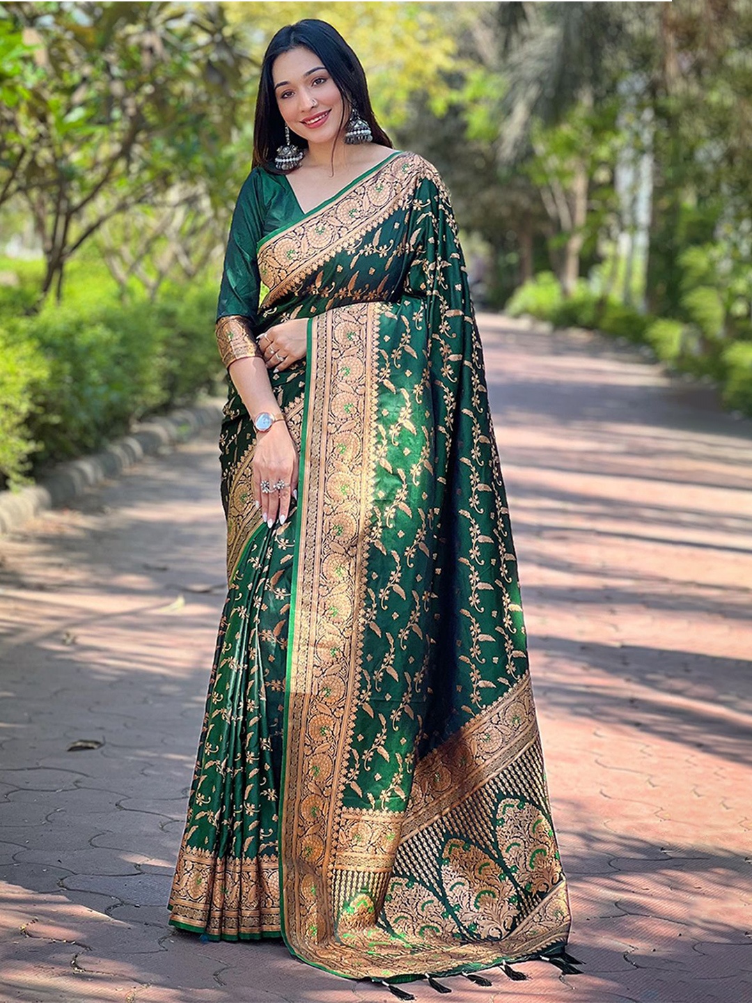 

Panzora Woven Design Zari Banarasi Saree, Green
