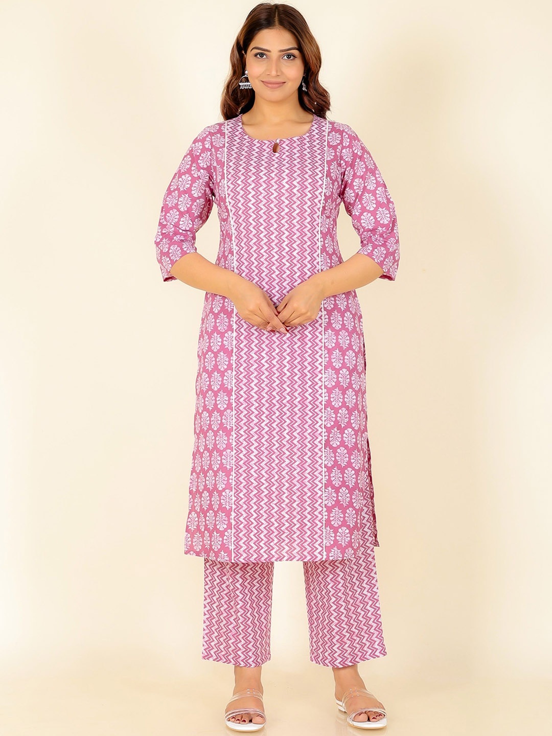 

Aramya Floral Printed Keyhole Neck Cotton Straight Kurta, Pink