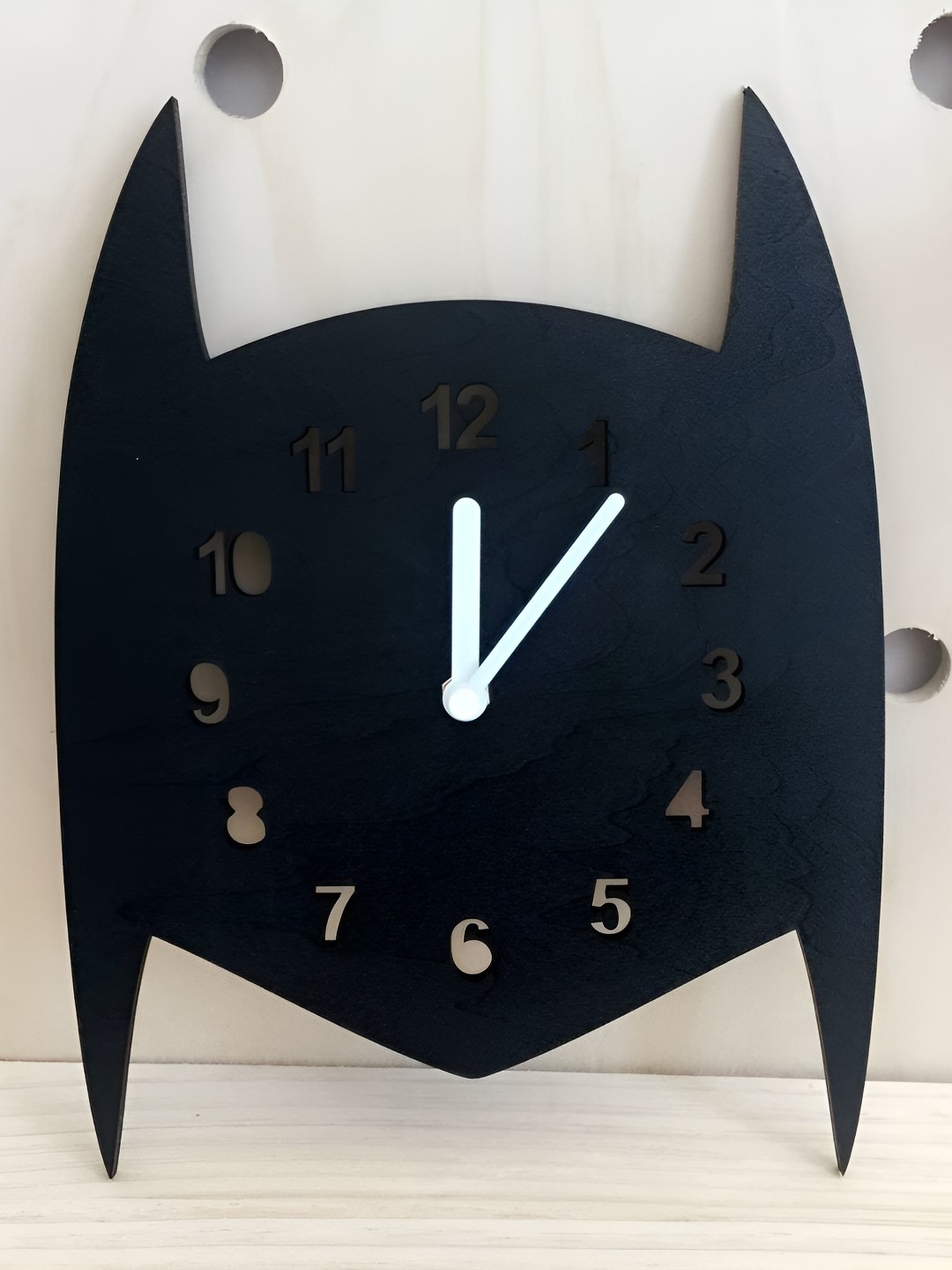 

QEZNEF Black Round Shaped Contemporary Analogue Wooden Wall Clock