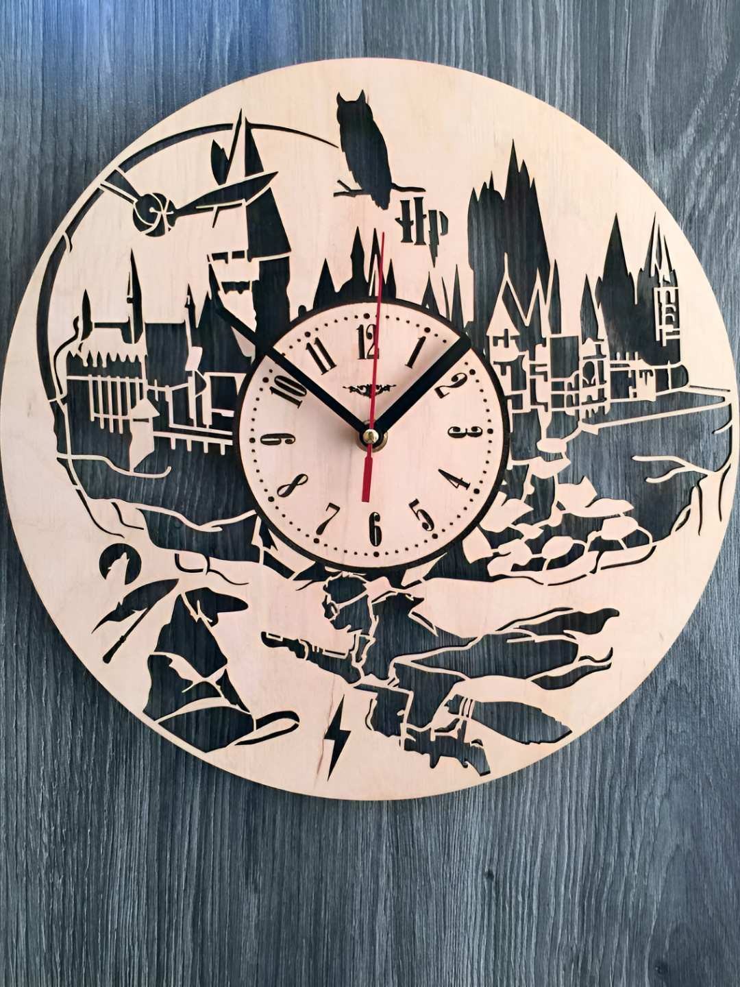 

QEZNEF Beige Round Shaped Contemporary Analogue Wooden Wall Clock