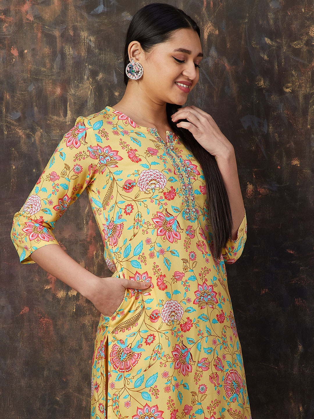 

Melange by Lifestyle Floral Printed Notch Neck Straight Kurta, Yellow