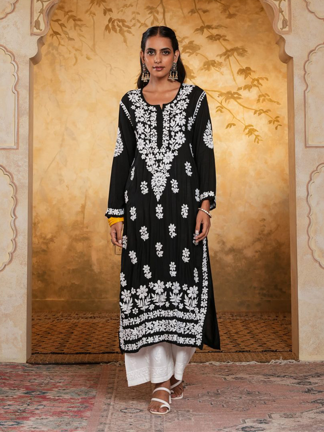 

House of Chikankari Floral Embroidered Cotton Straight Kurta, Black