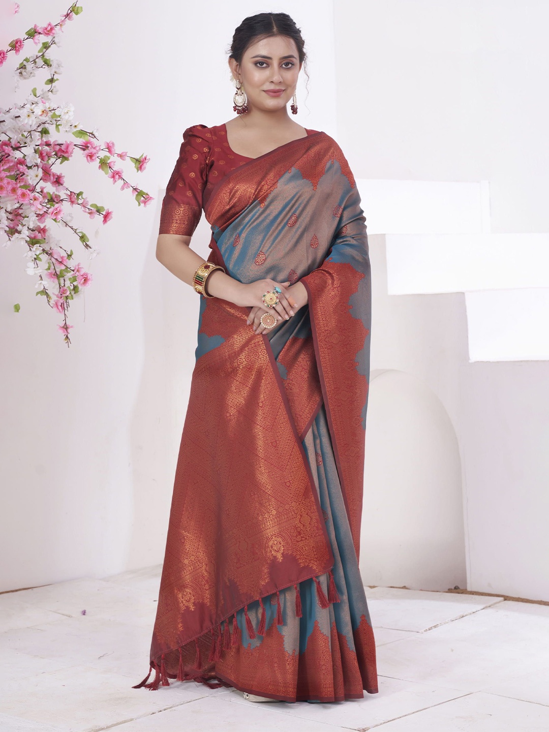 

KAYOMMI women Ethnic Motifs Zari Kanjeevaram Saree, Blue