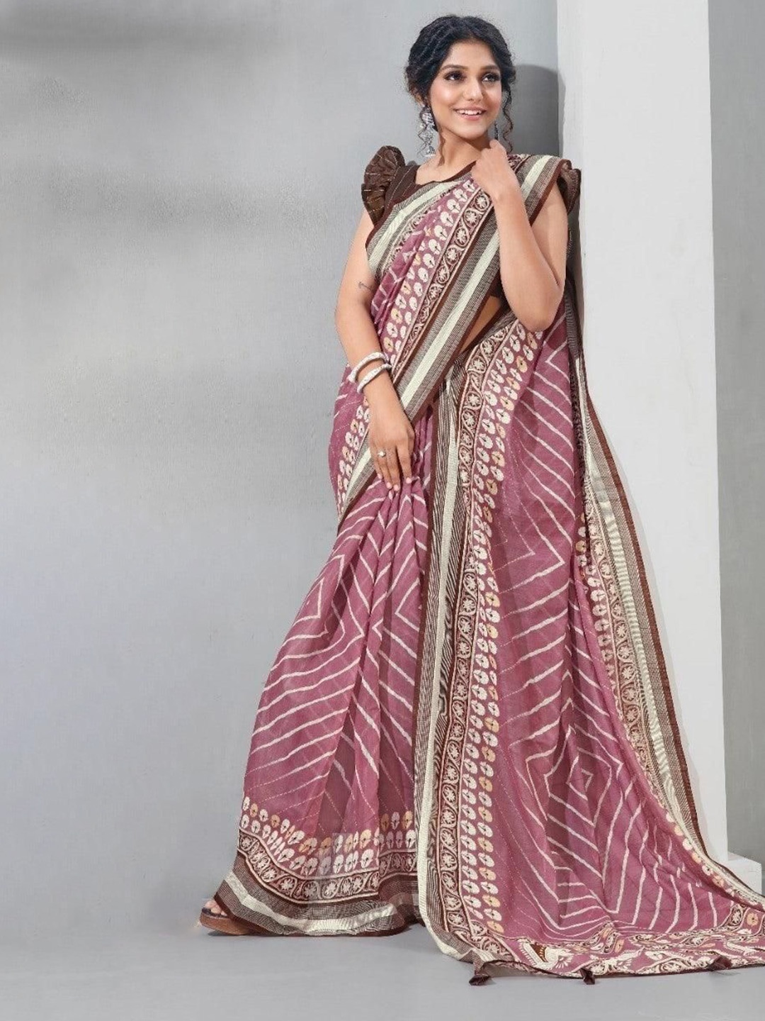 

GRIIHAM Leheriya Printed Traditional Zari Saree, Pink
