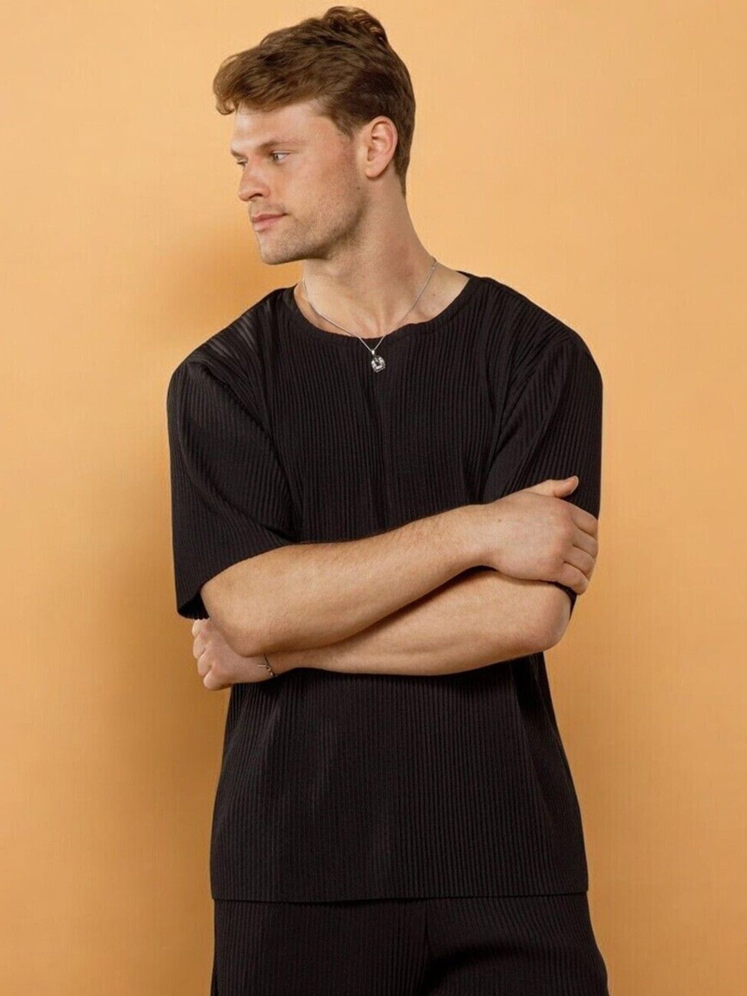 

Genzy Men Solid Round Neck Oversized T-shirt, Black