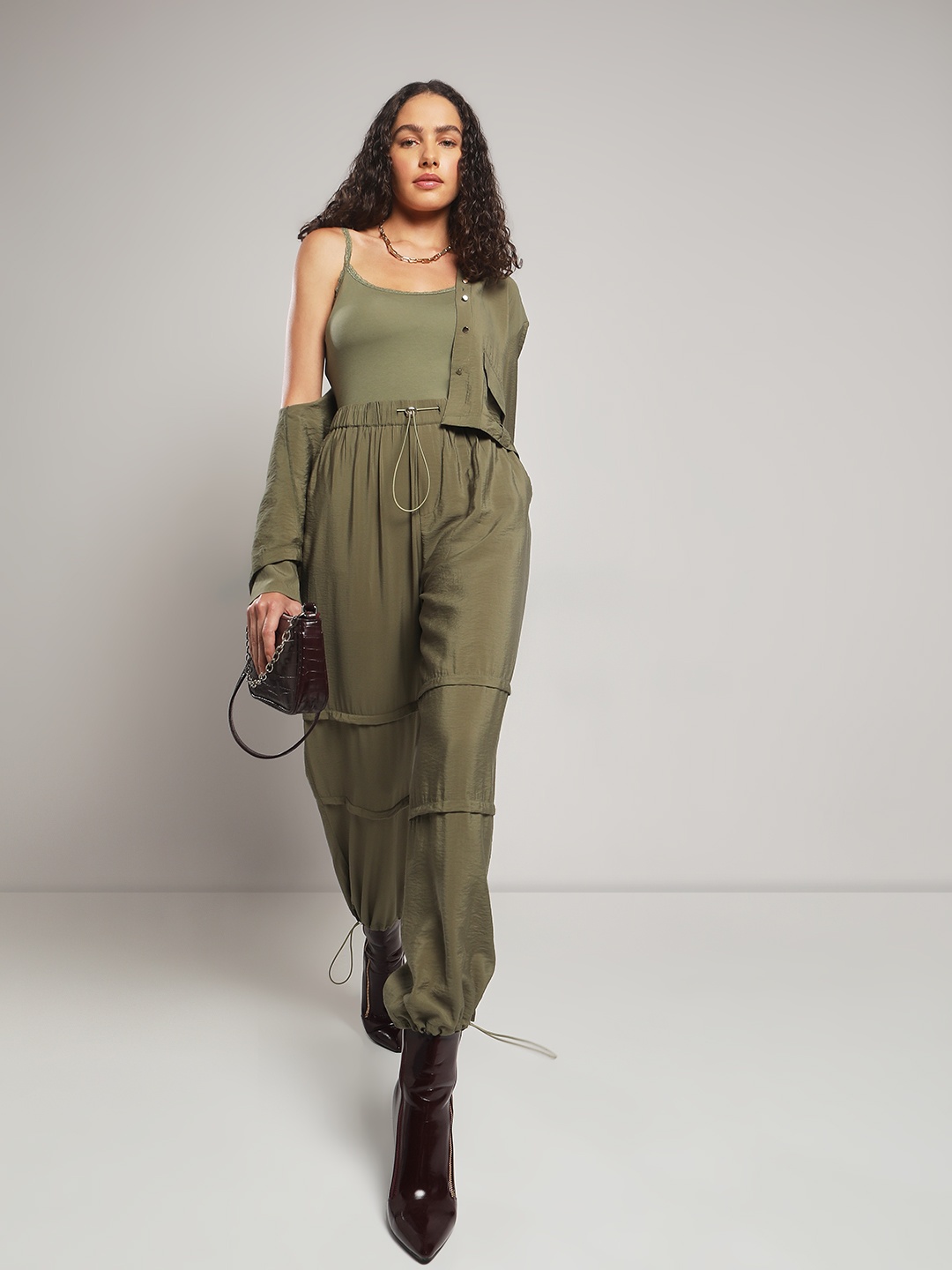 

Vero Moda Women Loose Fit High-Rise Pleated Joggers Trousers, Olive