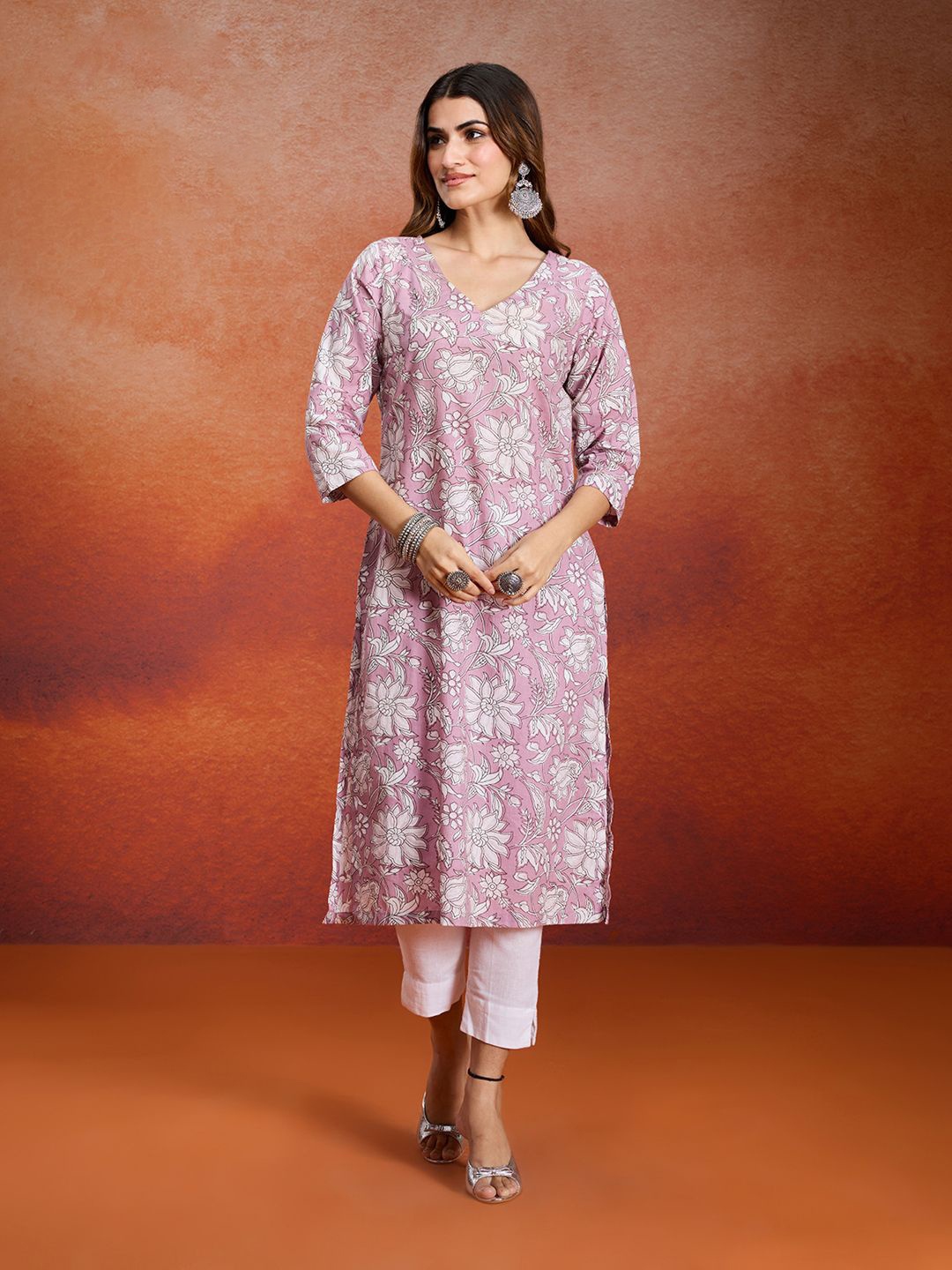 

Likha Women Floral Printed Pure Cotton Straight Kurta, Pink