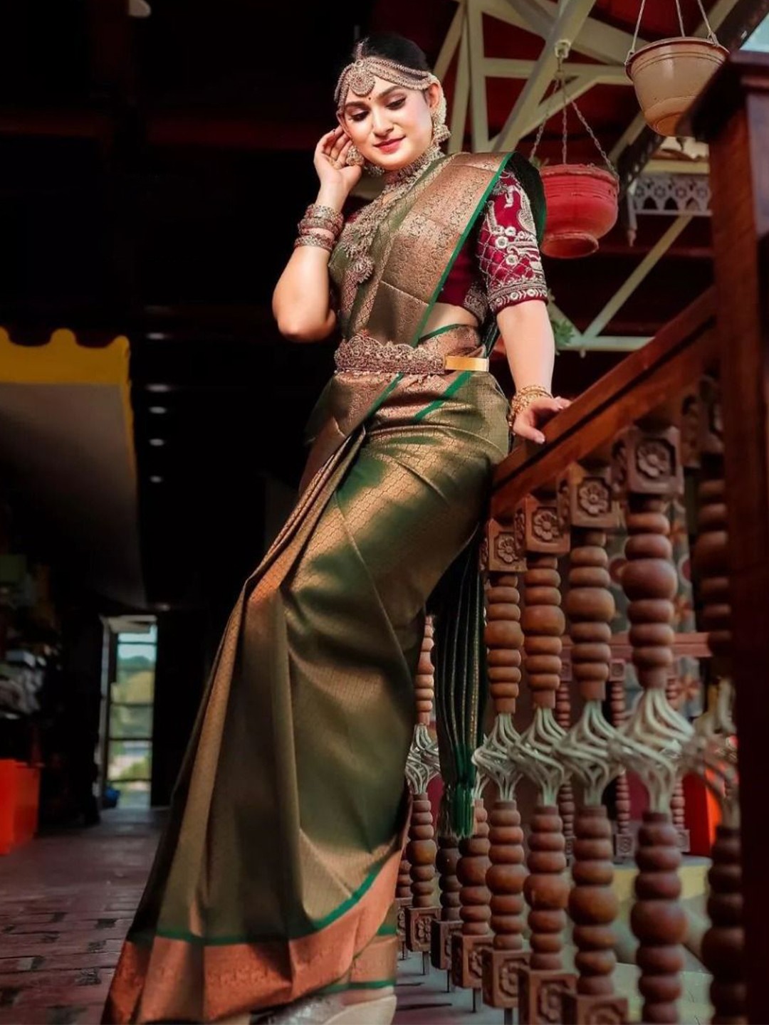 

Kriyansh Woven Design Zari Kanjeevaram Saree with blouse, Green