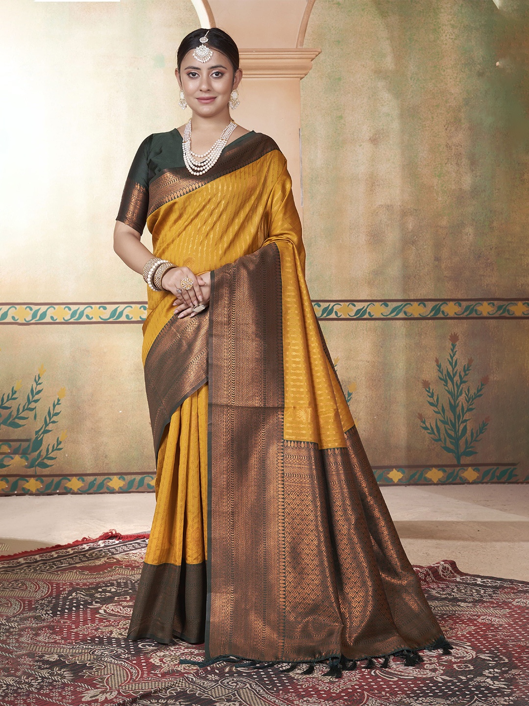 

KAYOMMI Ethnic Motifs Zari Kanjeevaram Saree, Yellow