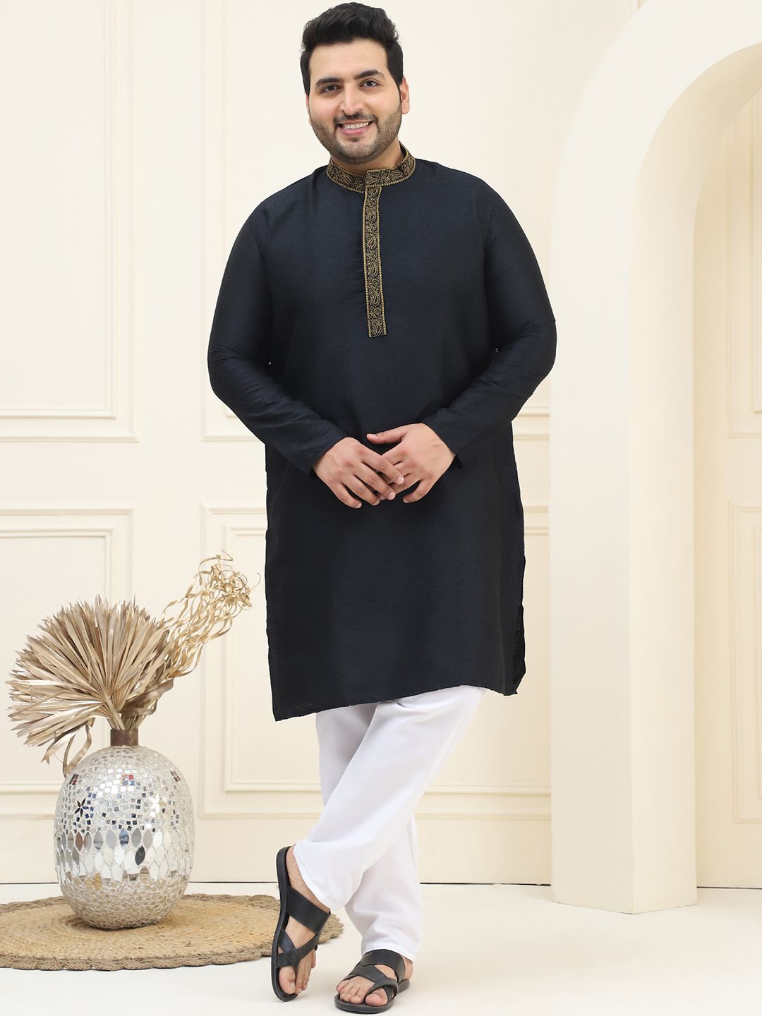 

SOJANYA PLUS Mandarin Collar Straight Kurta with Pyjamas, Black