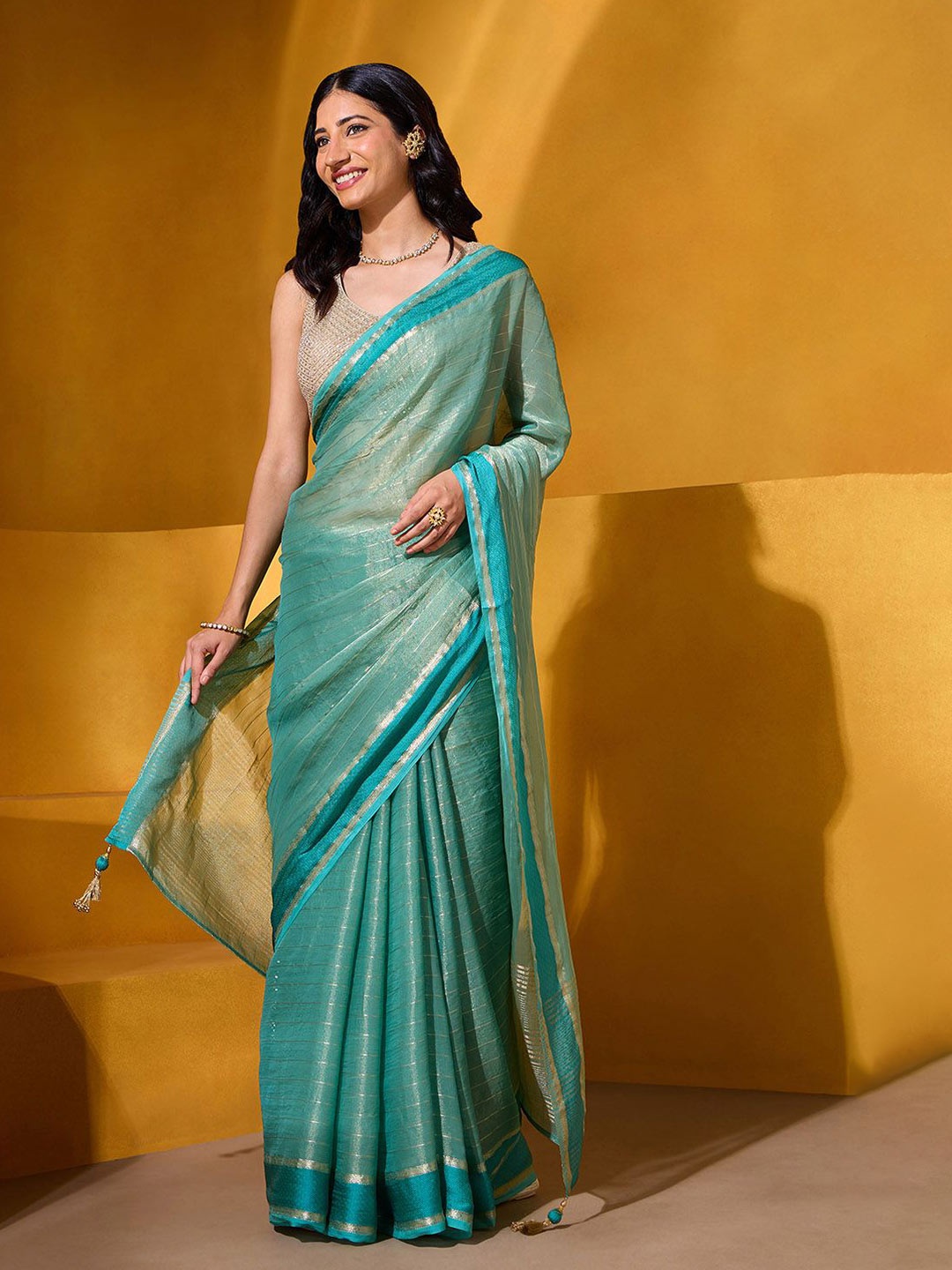 

Taneira Striped Saree With Blouse Piece, Green