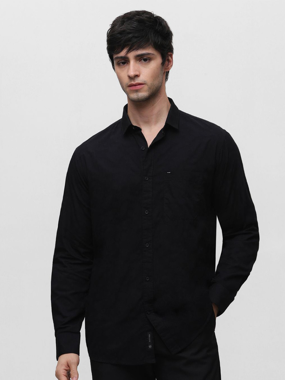 

Klub Fox Men Spread Collar Solid Cotton Slim Fit Casual Shirt, Black