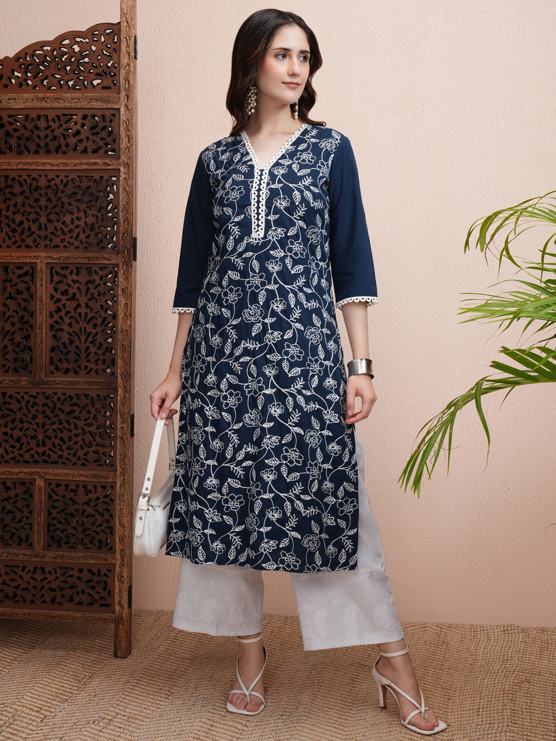

Vishudh Floral Embroidered V-Neck Thread Work Straight Kurta, Navy blue