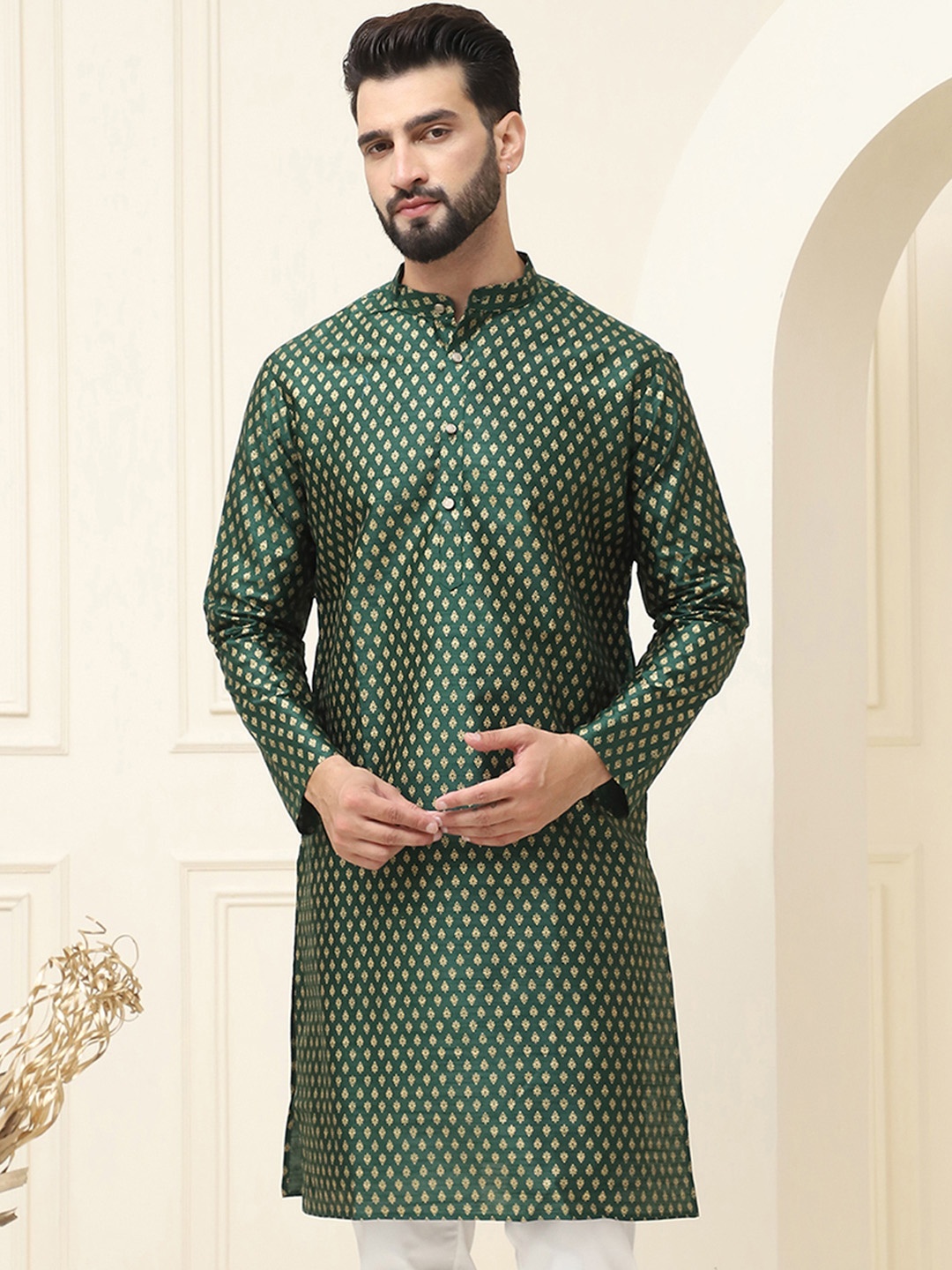 

SOJANYA Ethnic Motifs Printed Band Collar Regular Silk Straight Kurta, Green