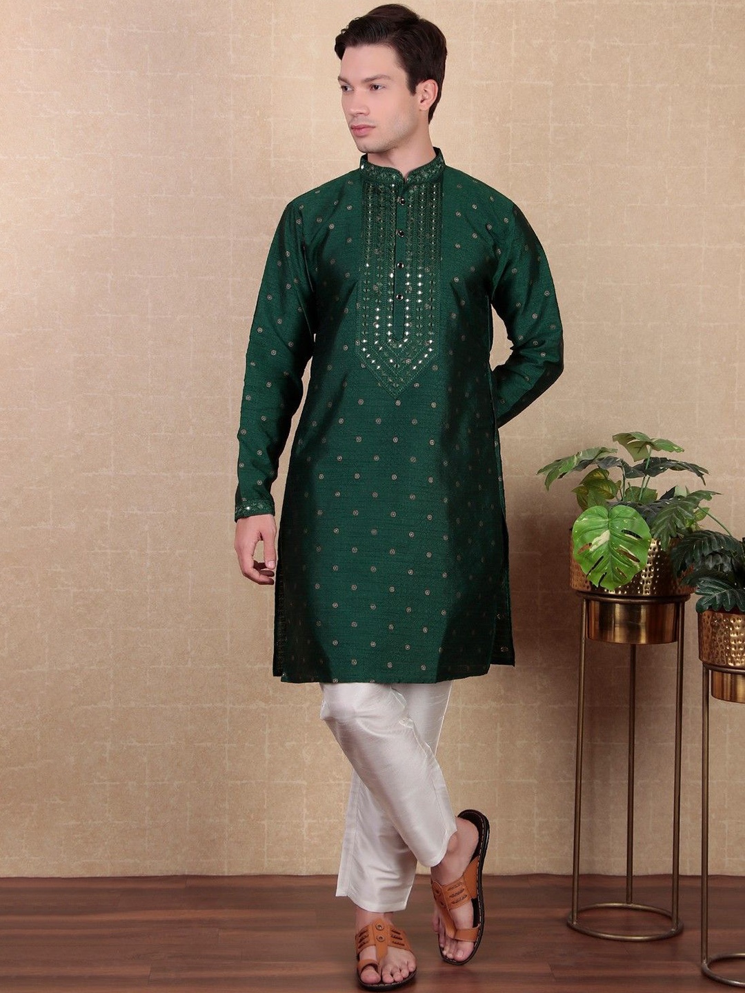 

Koshin Ethnic Motifs Embroidered Regular Mirror Work Straight Kurta with Pyjamas, Green