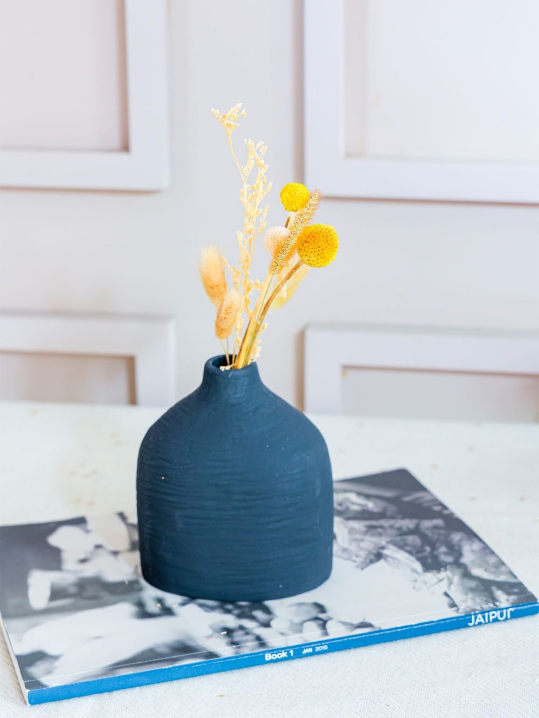 

ArteCasa Black Ceramic Ronda Lined Vase