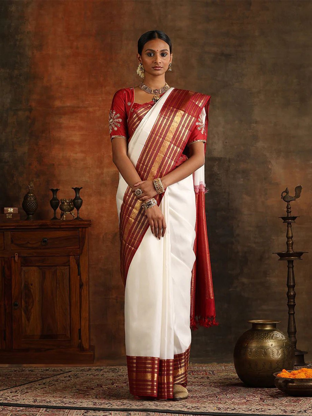 

bansari textiles Solid Zari Kanjeevaram Saree, White
