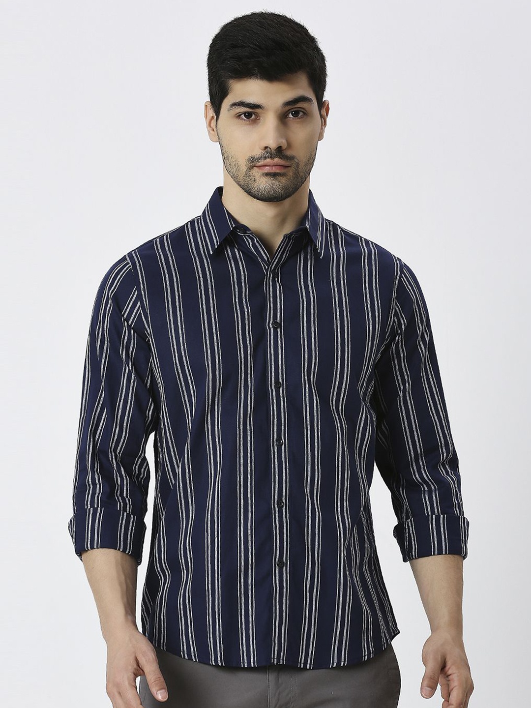 

MARK & ALBERT Men India Slim Spread Collar Vertical Striped Cotton Casual Shirt, Navy blue