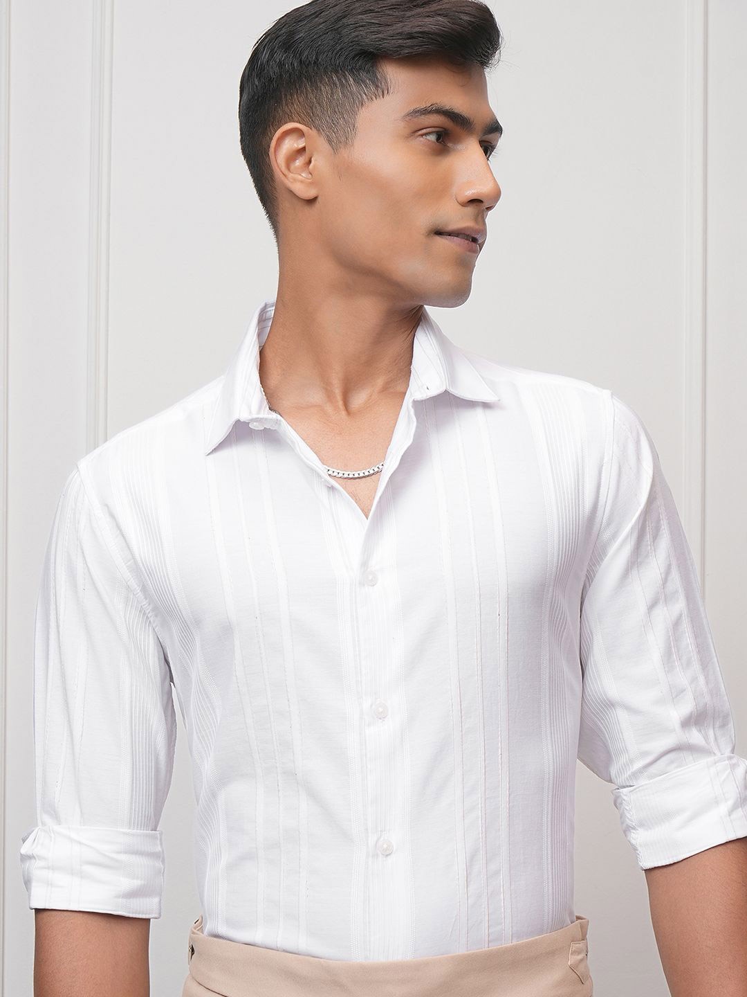 

LOCOMOTIVE Men Cutaway Collar Vertical Striped Cotton Slim Fit Casual Shirt, White