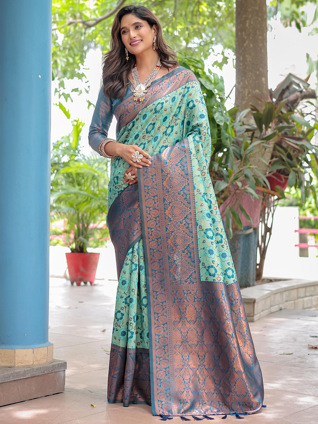 

Mitera Ethnic Motifs Woven Design Zari Kanjeevaram Saree, Turquoise blue