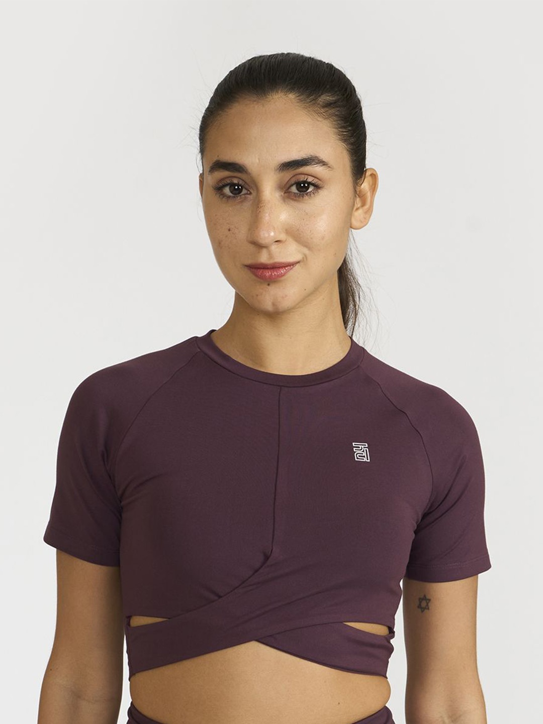 

Hunnit Zen Front Wrap Workout Crop Top, Burgundy