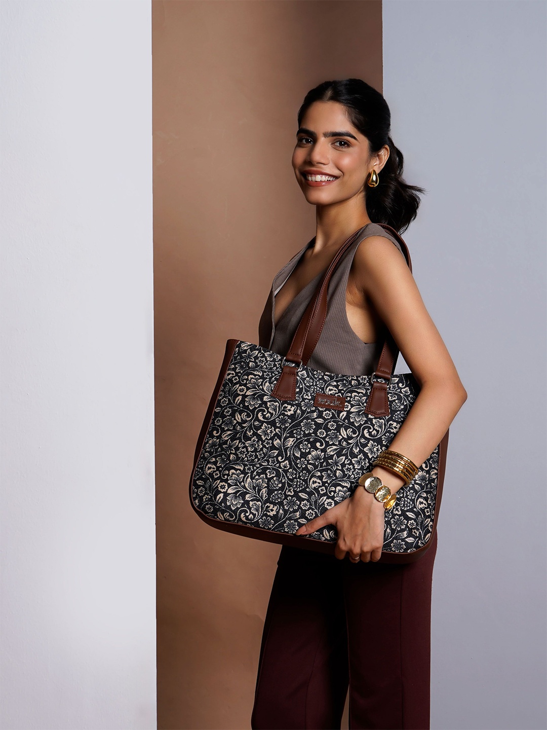 

ZOUK Women Floral Printed Structured Tote Bag, Black