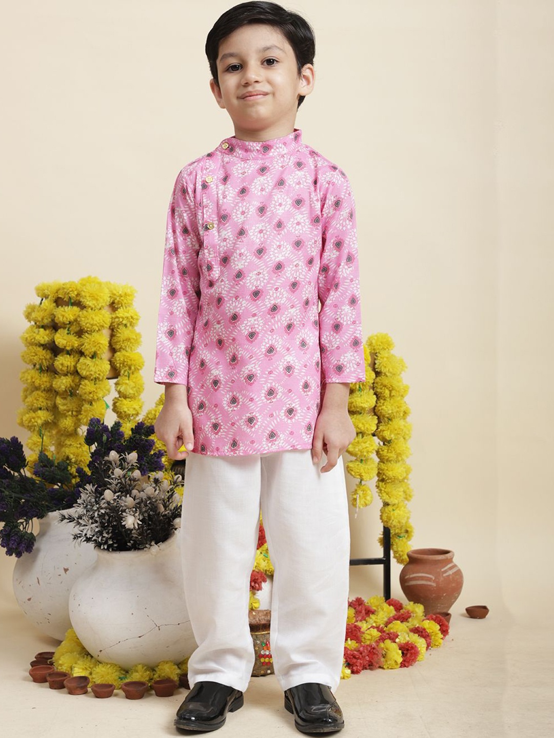 

Cutiekins Boys Ethnic Motifs Printed Mandarin Collar Straight Kurta With Pyjamas, Pink