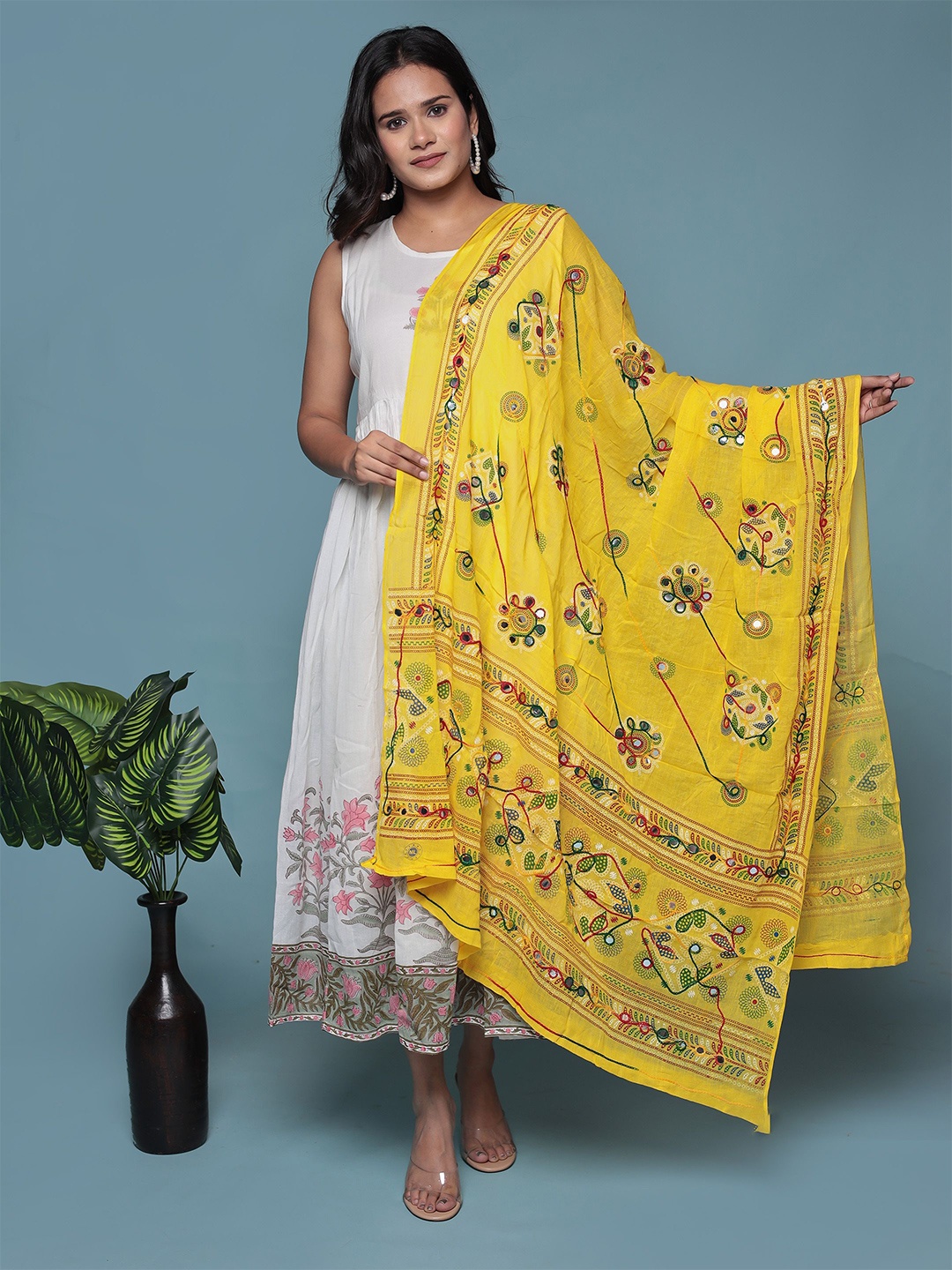 

Bohekant Floral Embroidered Cotton Dupatta, Yellow
