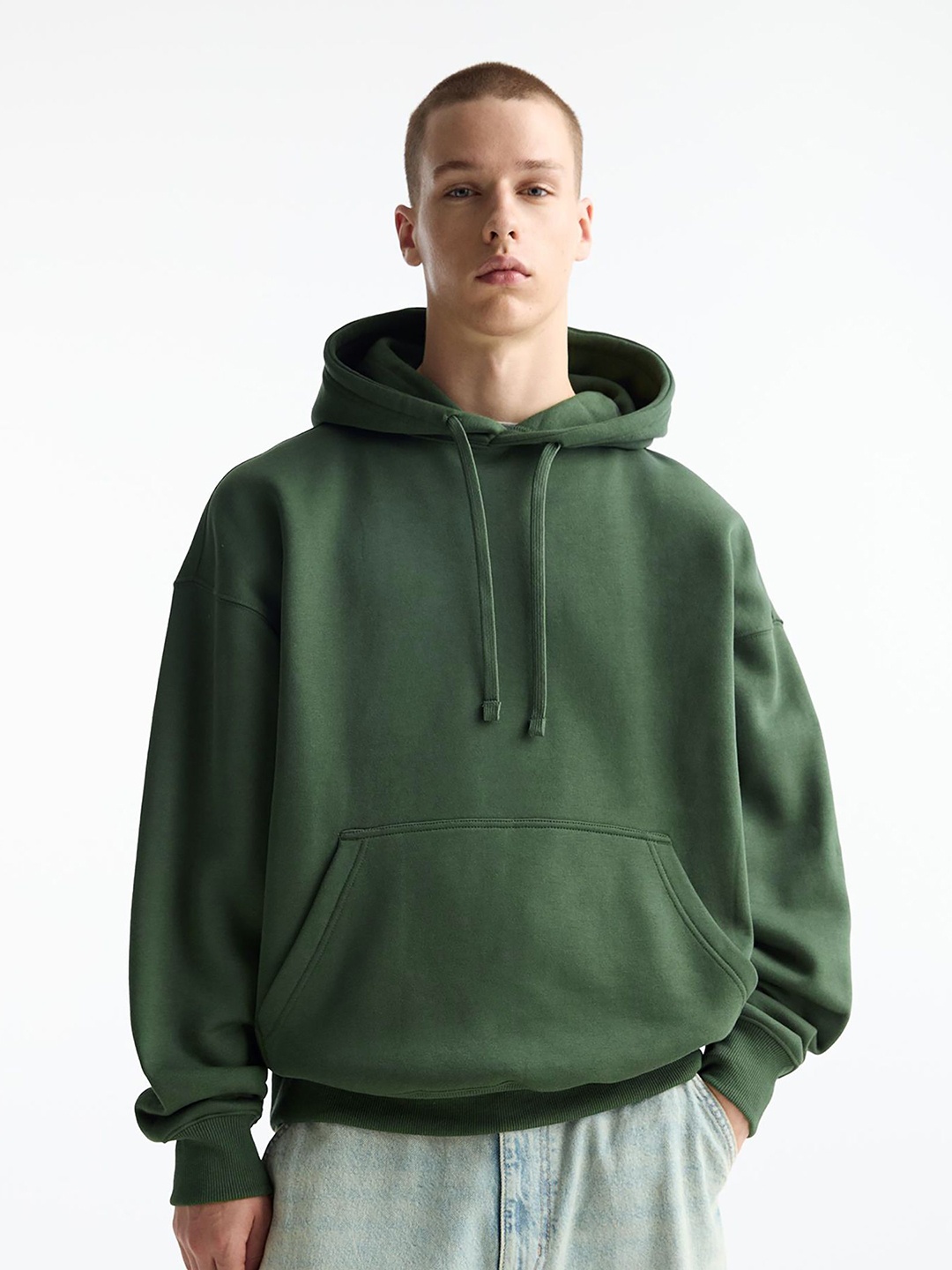

MISCHIEF MONKEY Men Solid Hooded Pullover Sweatshirt, Green