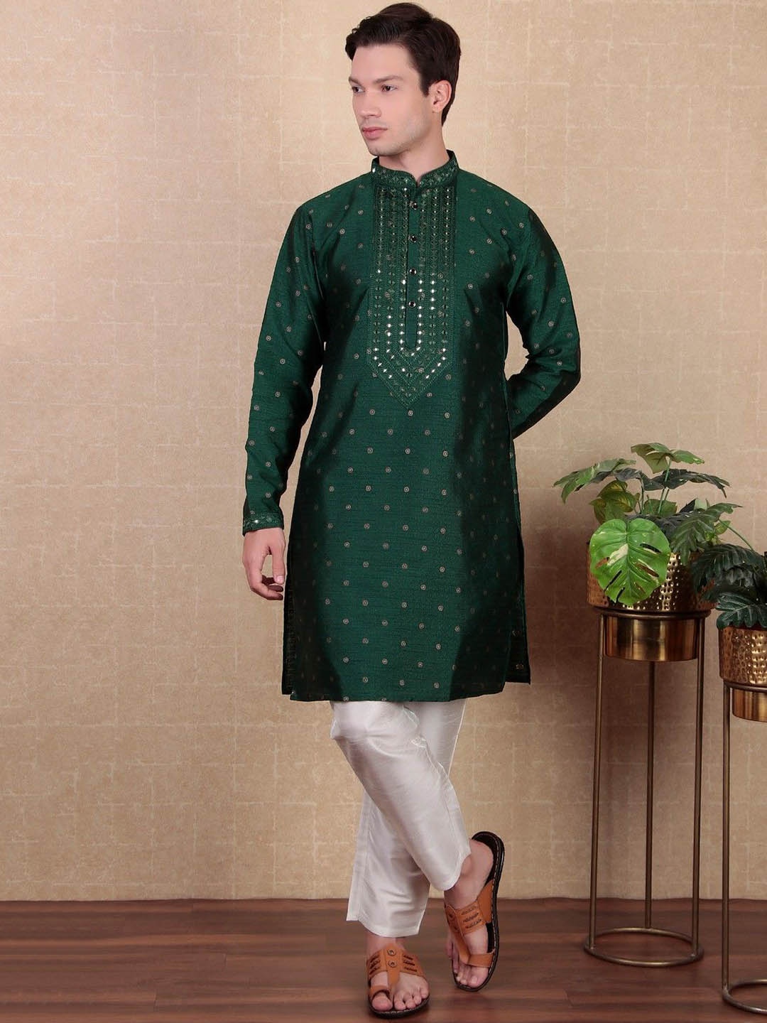 

Cult Indie Floral Woven Design Mandarin Collar Mirror Work Straight Kurta With Trousers, Green