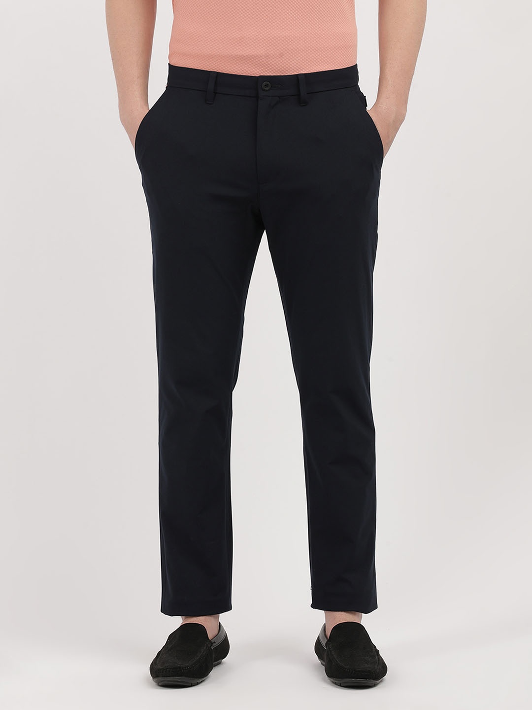 

Tommy Hilfiger Men Chinos Solid Trousers, Navy blue