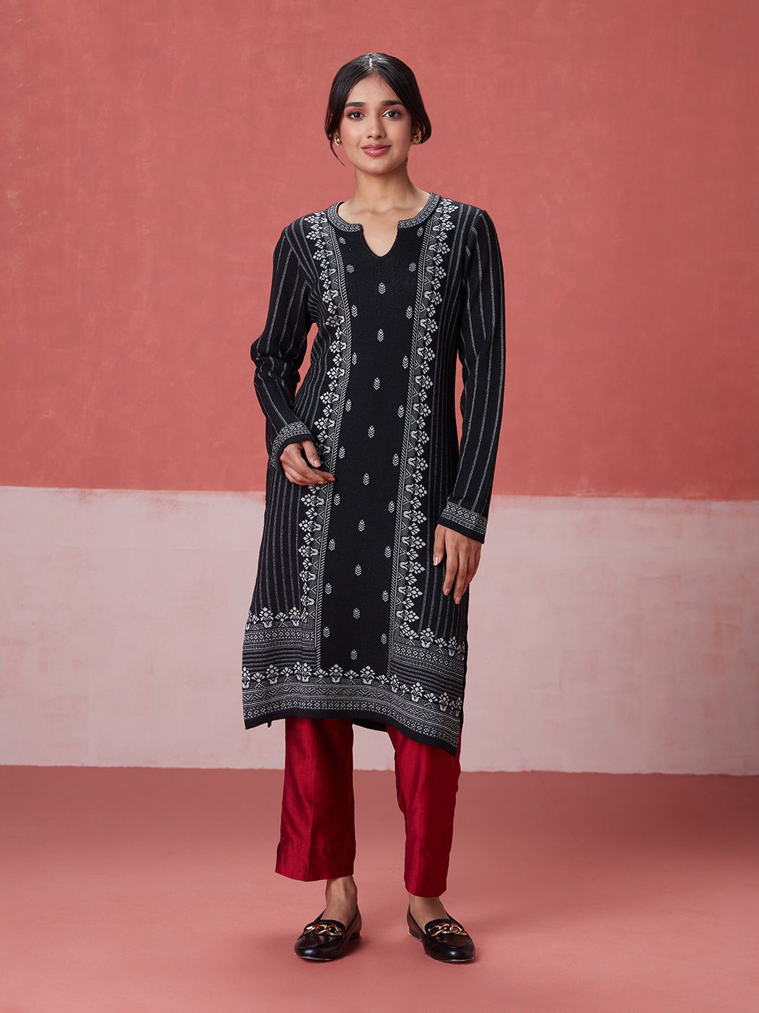 

Likha Ethnic Motifs Printed Notch Neck Straight Kurta, Black