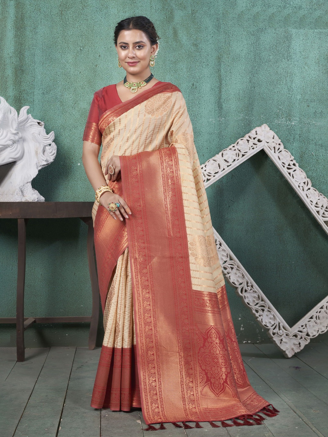 

KAYOMMI Ethnic Motifs Woven Design Zari Kanjeevaram Saree, Orange