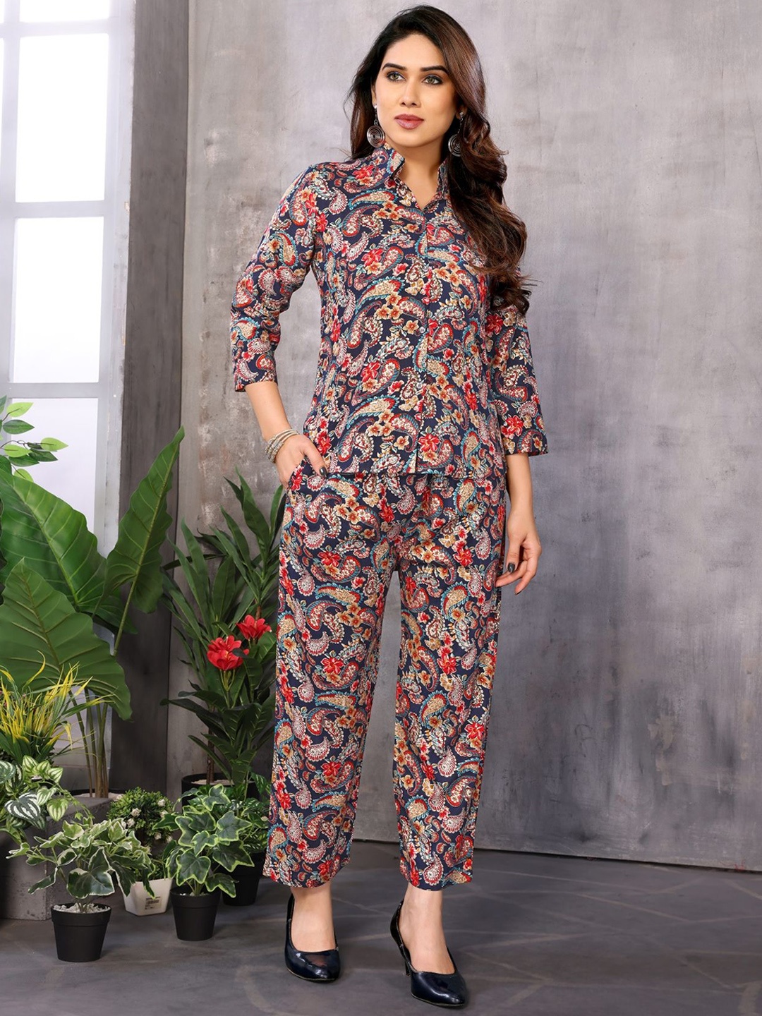 

vj fashion Floral Printed Shirt Collar Kurta with Palazzos, Navy blue