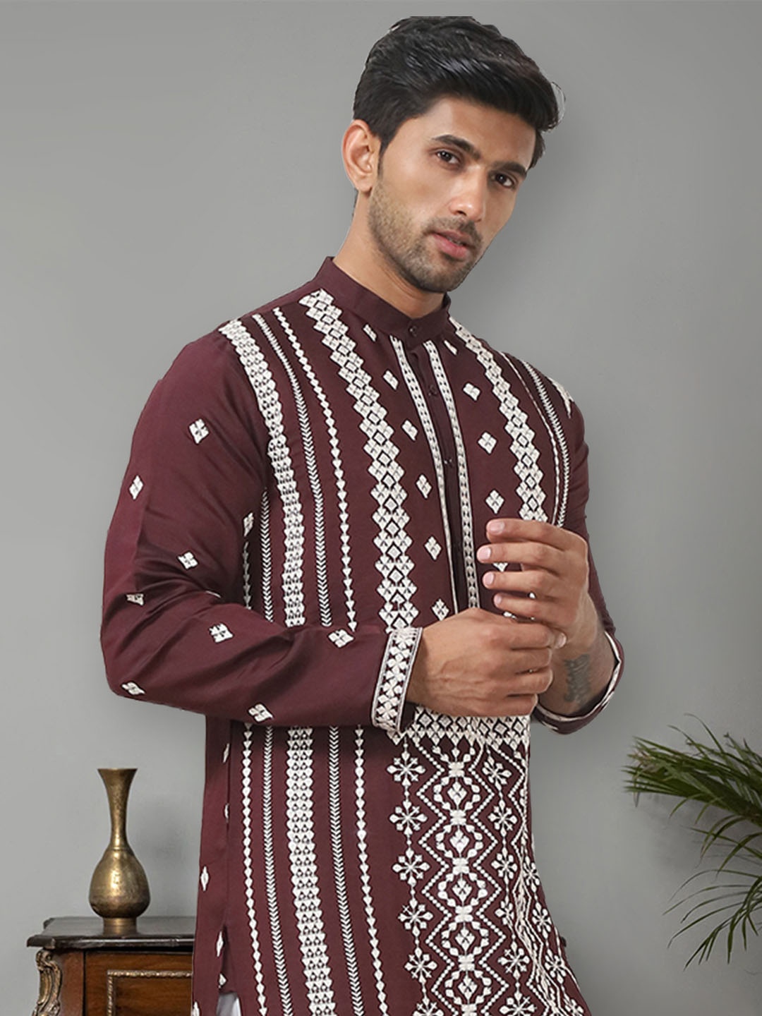 

Jompers Floral Embroidered Sequinned Straight Kurta, Maroon