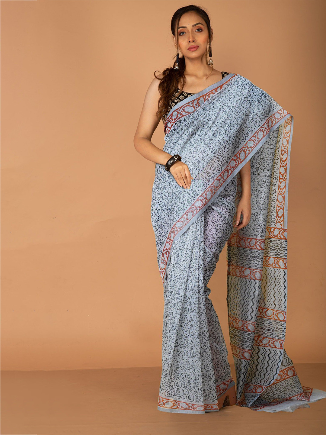 

Unnati Silks Ethnic Motifs Supernet Handloom Block Print Saree, Grey