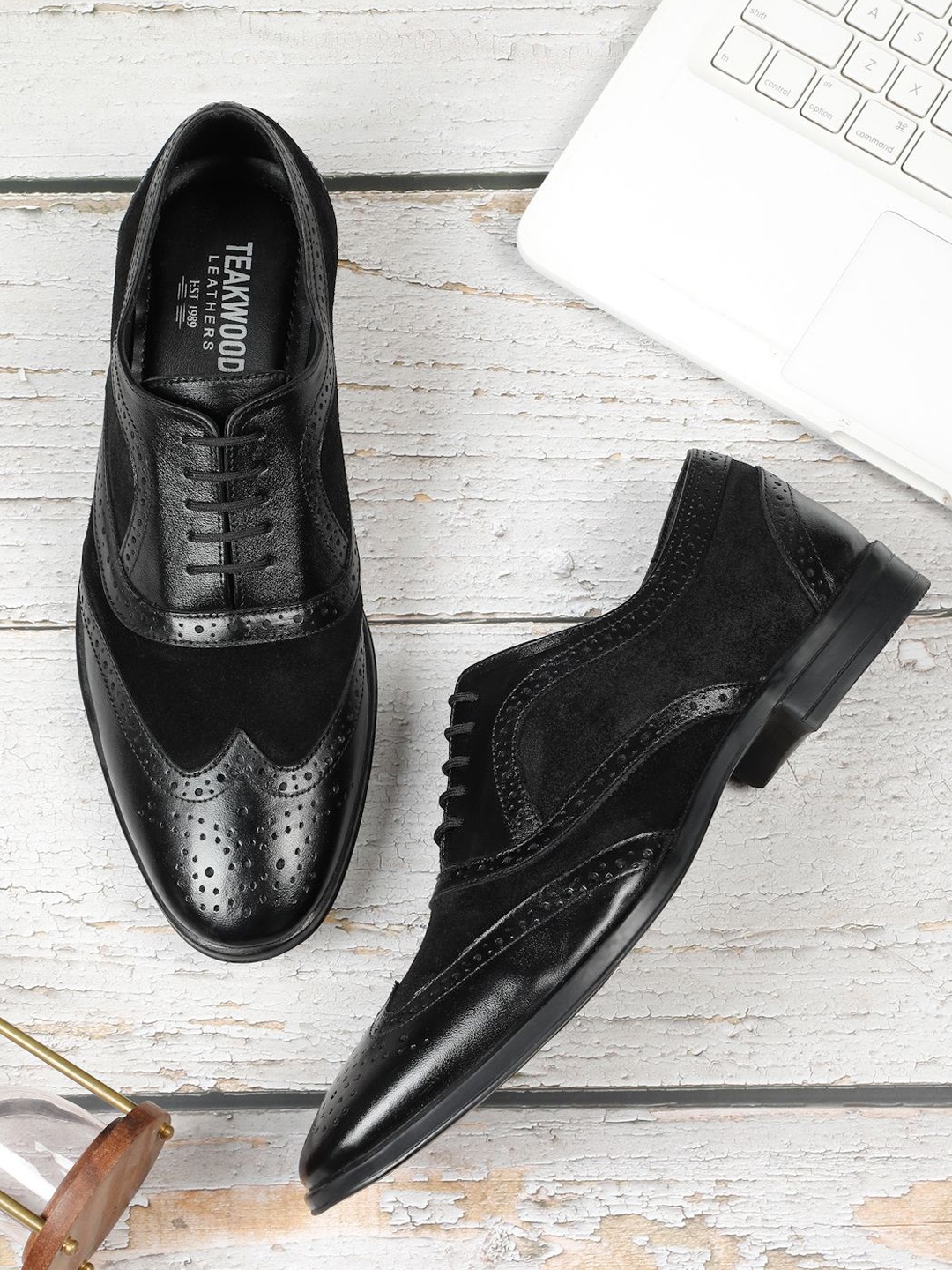 

Teakwood Leathers Men Textured Formal Brogues, Black