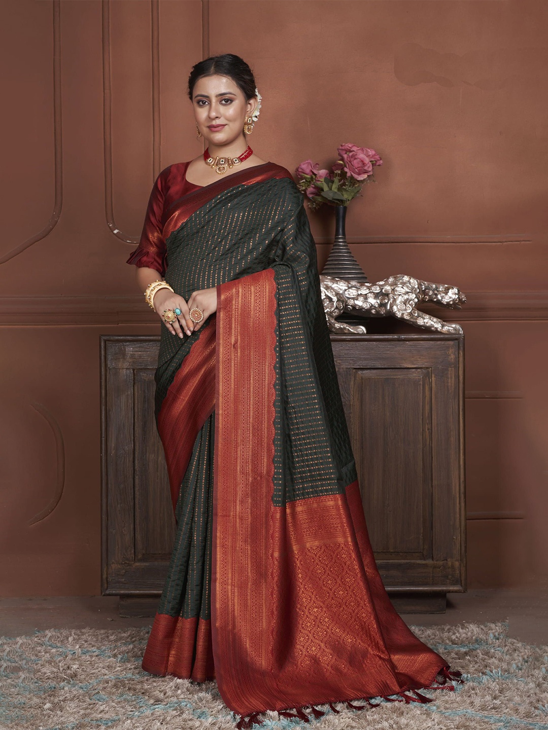 

KAYOMMI Ethnic Motifs Zari Kanjeevaram Saree, Green