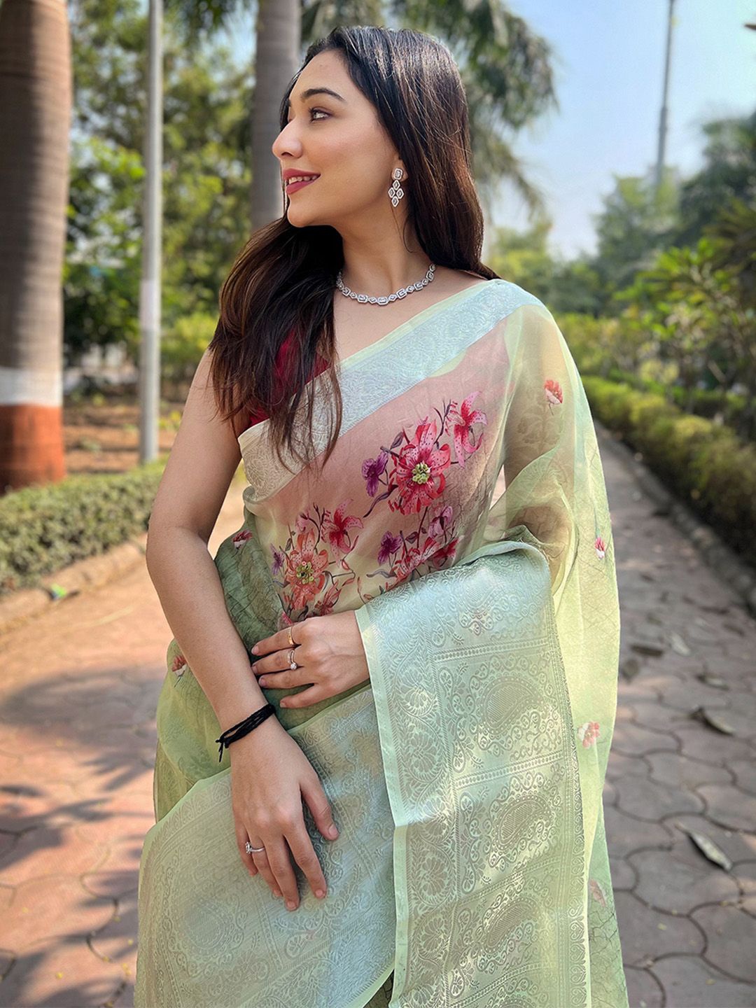 

Ishin Floral Zari Organza Saree, Green