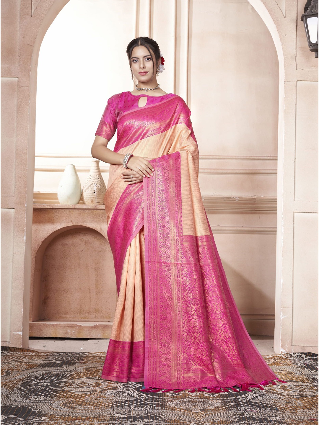 

KAYOMMI Ethnic Motifs Woven Design Zari Kanjeevaram Saree, Peach