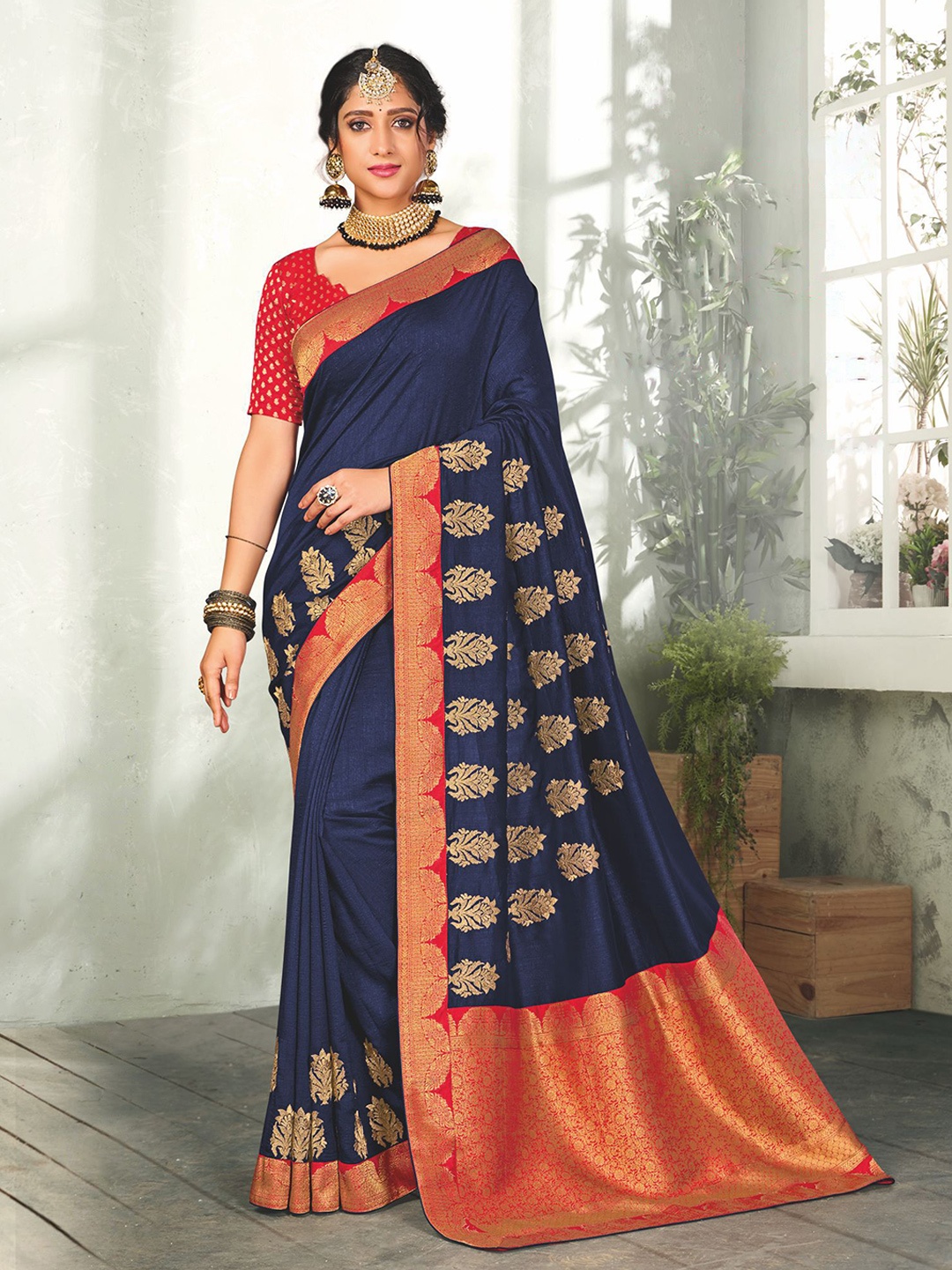 

Laxmipati Ethnic Motif Embroidered Woven Design Saree, Navy blue