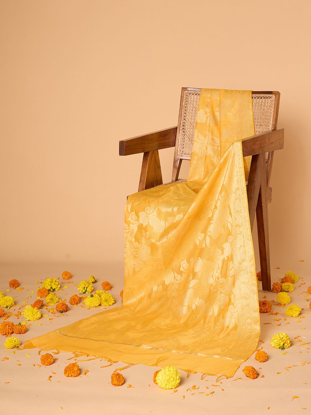 

Likha Floral Woven Design Tasselled Dupatta, Yellow