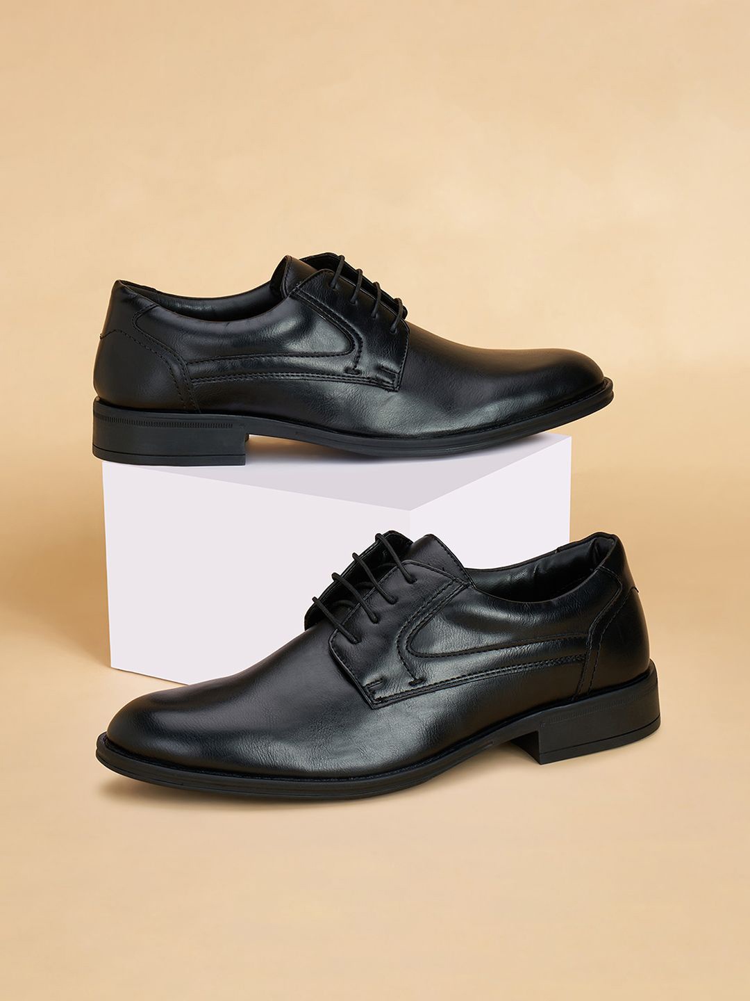 

BYFORD by Pantaloons Solid Men Formal Derbys, Black