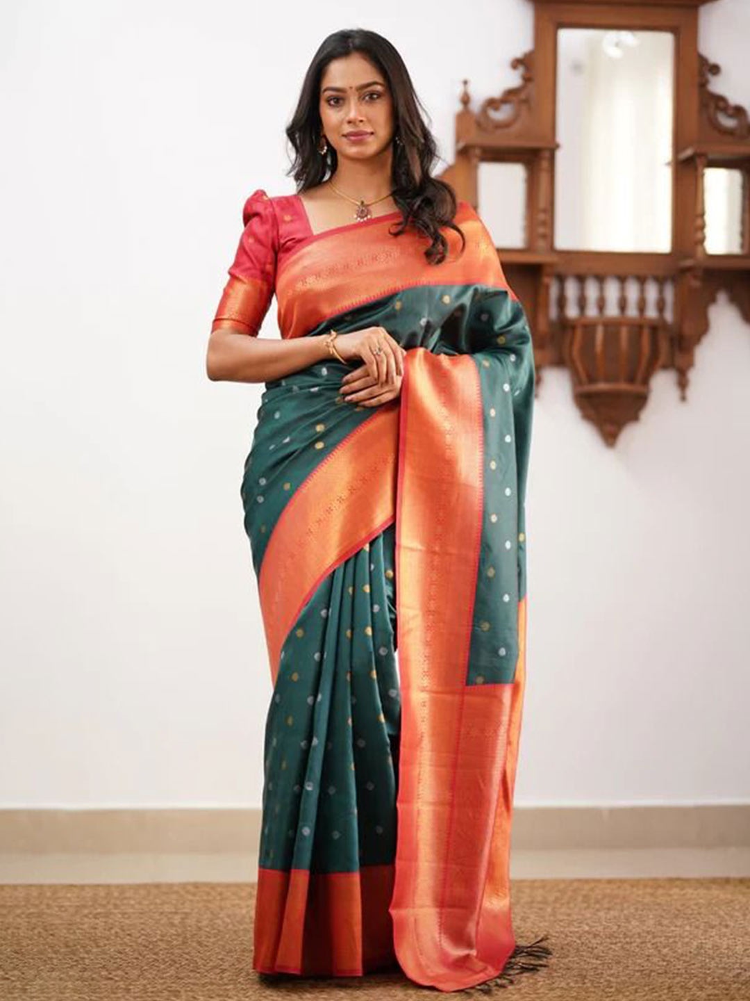 

Kriyansh Woven Design Zari Banarasi Saree With Blouse Piece, Green