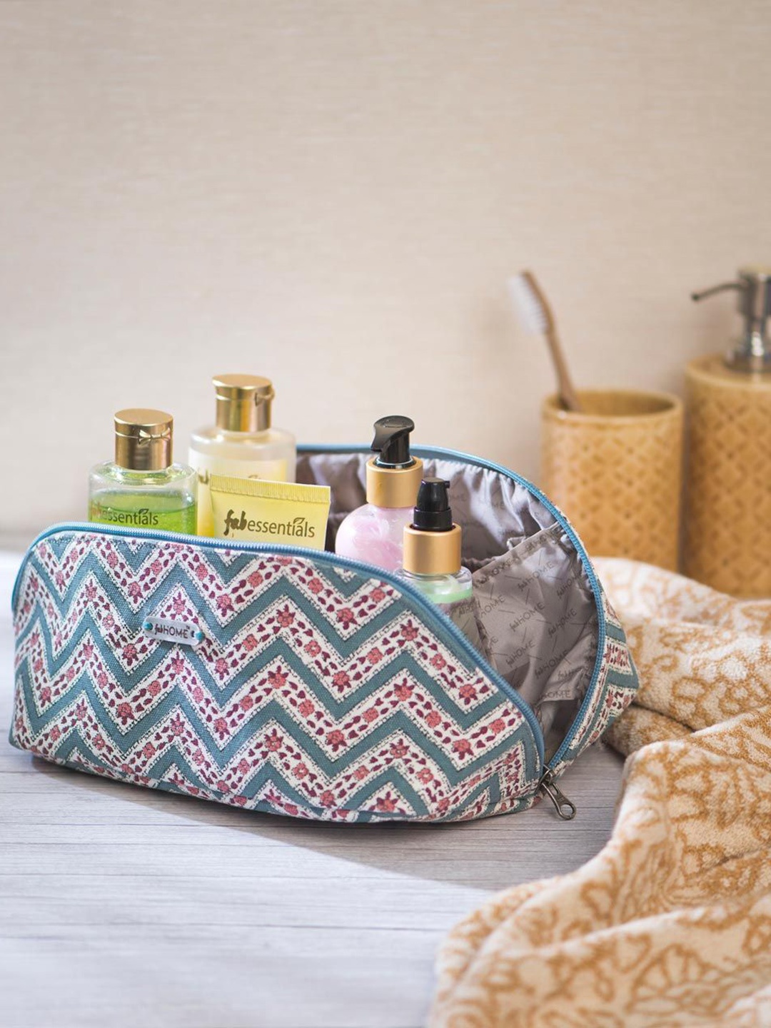 

Fabindia Unisex Cotton Floral Printed Structured Toiletery Bag, Blue