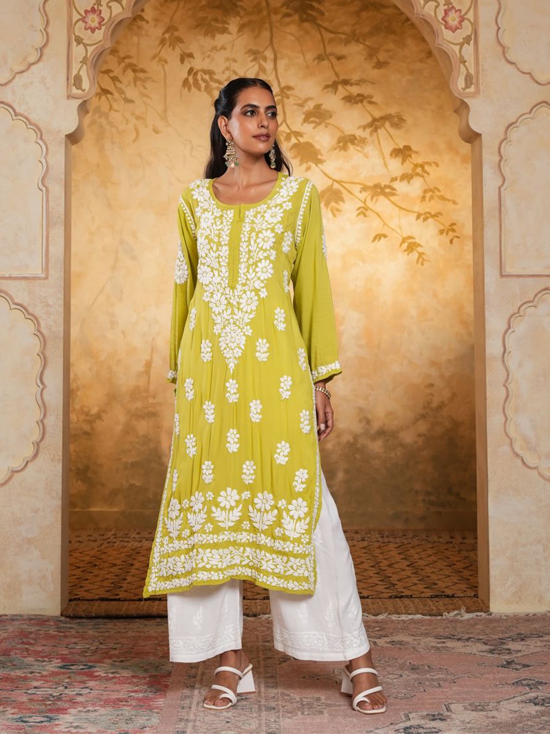 

House of Chikankari Floral Embroidered Notch Neck Cotton Straight Kurta, Green