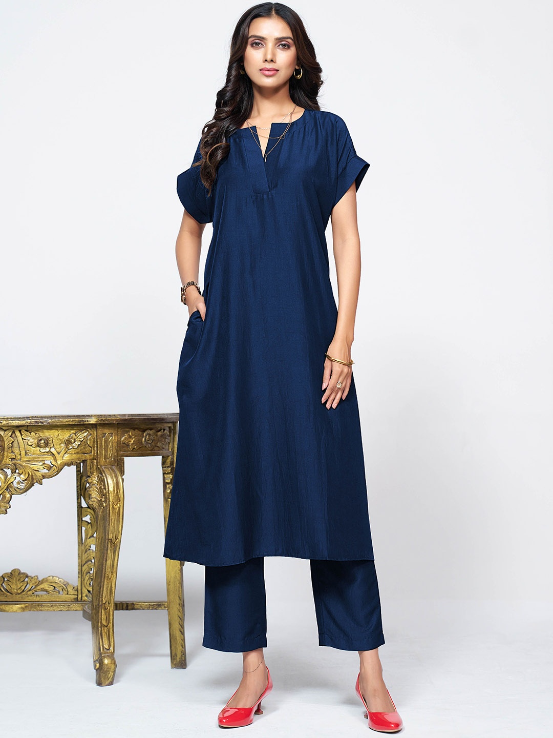 

Sangria Navy Blue Extended Sleeves Straight Kurta With Trouser