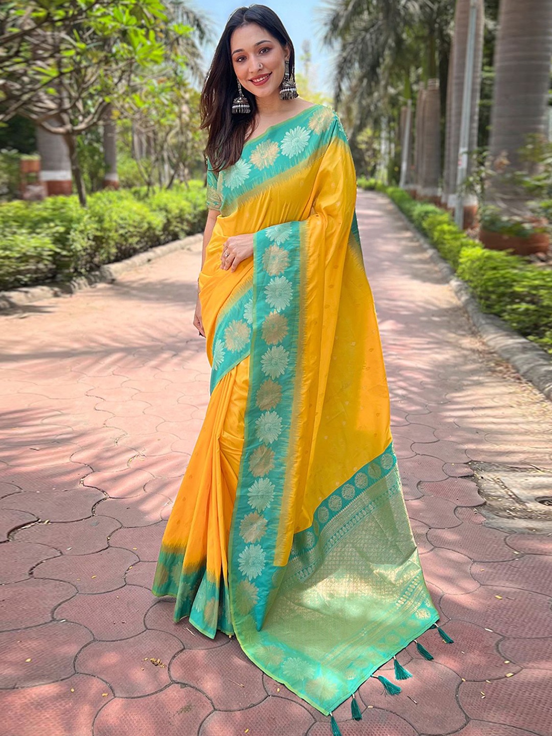 

Panzora Woven Design Zari Banarasi Saree, Yellow