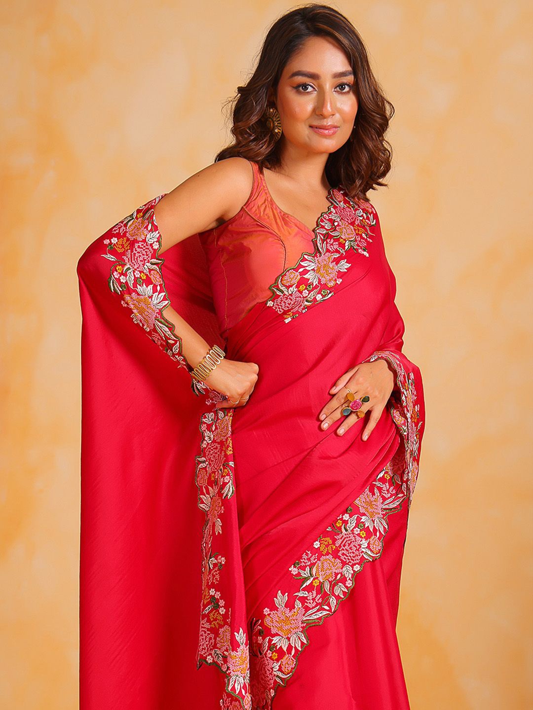

Ishin Solid Embroidered Tussar Saree, Red