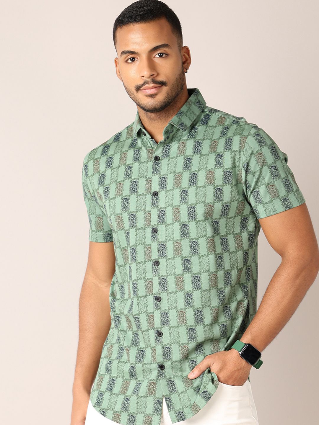 

V-Mart Men Classic Spread Collar Conversational Checked Cotton Casual Shirt, Green